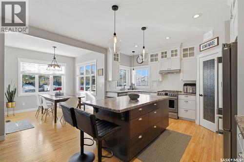 516 Atton Lane, Saskatoon, SK - Indoor Photo Showing Kitchen With Stainless Steel Kitchen With Upgraded Kitchen
