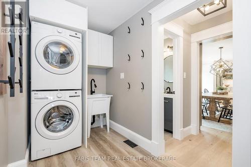 8 Malta Crescent, Springwater, ON - Indoor Photo Showing Laundry Room
