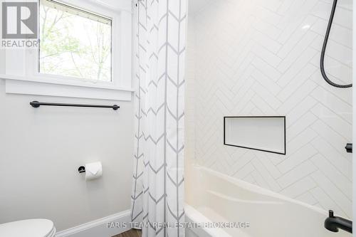 8 Malta Crescent, Springwater, ON - Indoor Photo Showing Bathroom