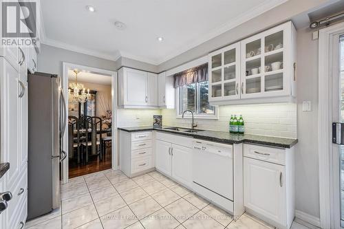 Kitchen - 4085 Twine Crescent, Mississauga, ON - Indoor Photo Showing Kitchen With Double Sink