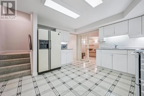 4085 Twine Crescent, Mississauga, ON - Indoor Photo Showing Kitchen