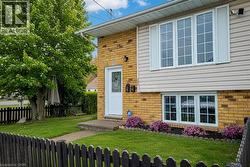 103 S VINE Street S  St. Catharines, ON L2R 3Y3