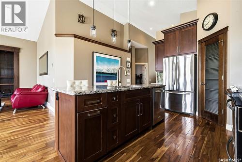 4522 Brass Crescent, Regina, SK - Indoor Photo Showing Kitchen With Stainless Steel Kitchen With Upgraded Kitchen