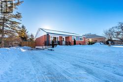 68 MACKENZIE CRESCENT  Kingston (Central City West), ON K7M 2S1