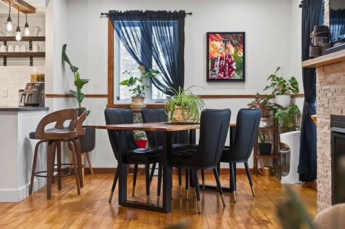 Salle à manger - 252 Ch. Cambria, Gore, QC - Indoor Photo Showing Dining Room With Fireplace