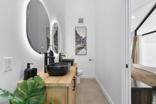 Salle de bains attenante à la CCP - 7475 Ch. Beaulieu, Saint-Damien, QC - Indoor Photo Showing Other Room