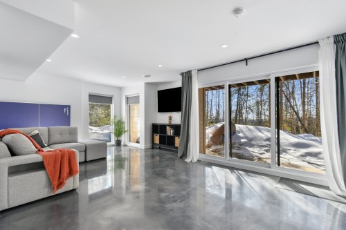 Salle de jeux - 7475 Ch. Beaulieu, Saint-Damien, QC - Indoor Photo Showing Living Room With Fireplace