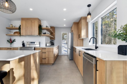 Cuisine - 7475 Ch. Beaulieu, Saint-Damien, QC - Indoor Photo Showing Kitchen With Upgraded Kitchen