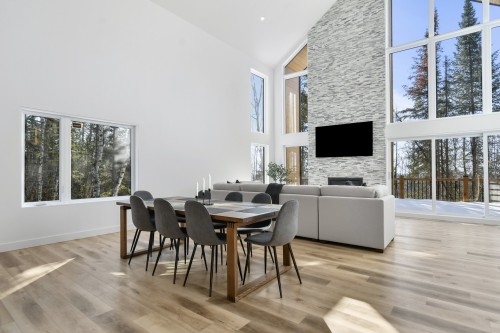 Salle à manger - 7475 Ch. Beaulieu, Saint-Damien, QC - Indoor Photo Showing Other Room With Fireplace