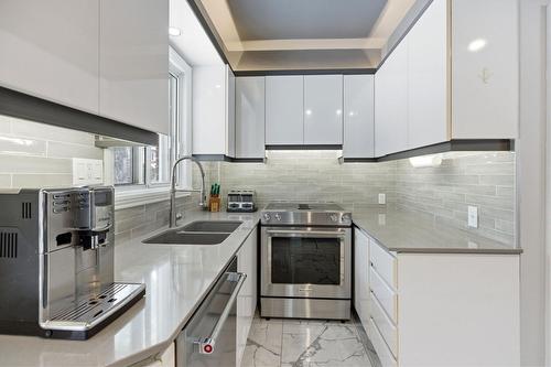 Cuisine - 72 Av. Simcoe, Mont-Royal, QC - Indoor Photo Showing Kitchen With Double Sink With Upgraded Kitchen