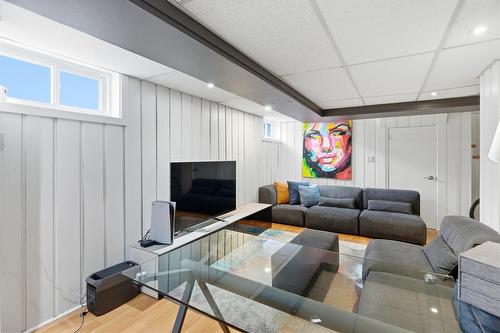 Salle familiale - 72 Av. Simcoe, Mont-Royal, QC - Indoor