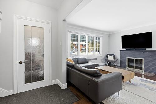 Hall d'entrée/Vestibule - 72 Av. Simcoe, Mont-Royal, QC - Indoor With Fireplace