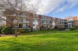 218-1680 Poplar Ave  Saanich, BC V8P 4K7