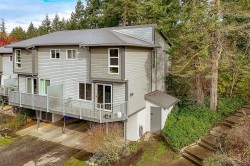 590 Carnation Pl  Saanich, BC V8Z 6G5