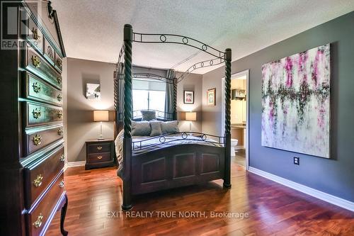28 Nicholson Crescent, Springwater, ON - Indoor Photo Showing Bedroom
