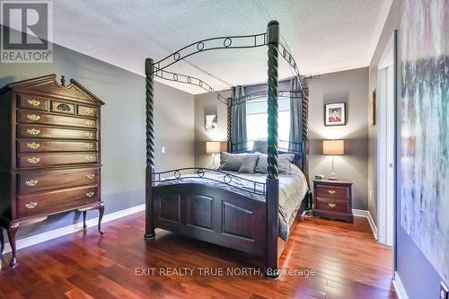 28 Nicholson Crescent, Springwater, ON - Indoor Photo Showing Bedroom