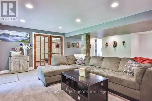 28 Nicholson Crescent, Springwater, ON - Indoor Photo Showing Living Room