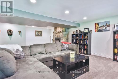 28 Nicholson Crescent, Springwater, ON - Indoor Photo Showing Living Room