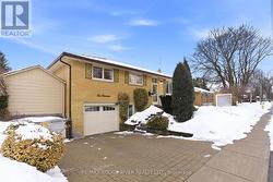 419 COCHRANE STREET  Whitby (Downtown Whitby), ON L1N 5J6