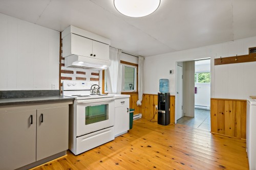 Cuisine - 1932 Ch. De La Pointe-Bourgeois, La Conception, QC - Indoor Photo Showing Kitchen