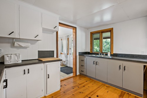 Cuisine - 1932 Ch. De La Pointe-Bourgeois, La Conception, QC - Indoor Photo Showing Kitchen