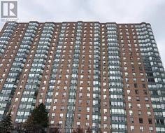 711 - 135 HILLCREST AVENUE  Mississauga, ON L5B 4B1