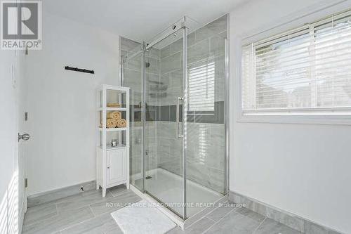284 Ivon Avenue, Hamilton, ON - Indoor Photo Showing Bathroom
