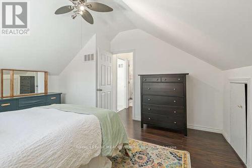 284 Ivon Avenue, Hamilton, ON - Indoor Photo Showing Bedroom
