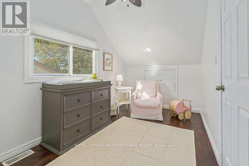 284 Ivon Avenue, Hamilton, ON - Indoor Photo Showing Bedroom