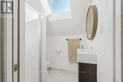 284 Ivon Avenue, Hamilton, ON - Indoor Photo Showing Bathroom