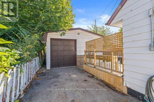 284 Ivon Avenue, Hamilton, ON - Outdoor With Exterior