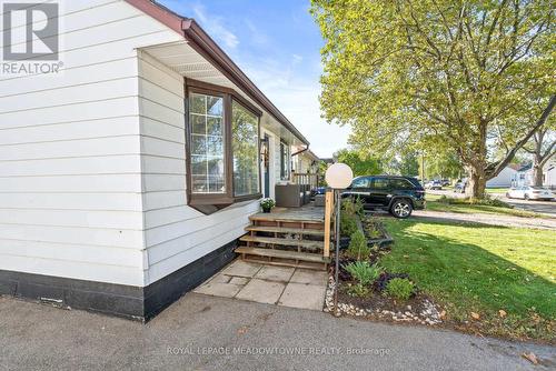 284 Ivon Avenue, Hamilton, ON - Outdoor With Exterior