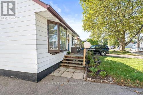 284 Ivon Avenue, Hamilton, ON - Outdoor
