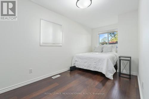 284 Ivon Avenue, Hamilton, ON - Indoor Photo Showing Bedroom