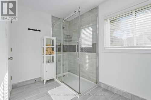 284 Ivon Avenue, Hamilton, ON - Indoor Photo Showing Bathroom