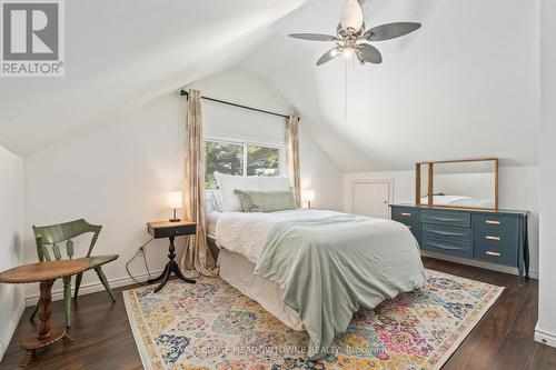 284 Ivon Avenue, Hamilton, ON - Indoor Photo Showing Bedroom