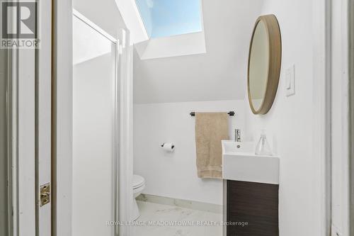 284 Ivon Avenue, Hamilton, ON - Indoor Photo Showing Bathroom