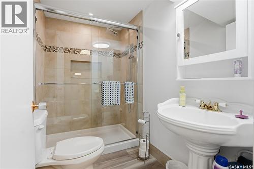 66 Confederation Crescent, Saskatoon, SK - Indoor Photo Showing Bathroom