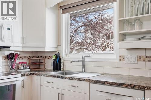 66 Confederation Crescent, Saskatoon, SK - Indoor Photo Showing Kitchen