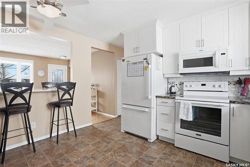 66 Confederation Crescent, Saskatoon, SK - Indoor Photo Showing Kitchen