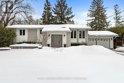 28 MAPLEHILL WAY  Ottawa, ON K2C 3H1