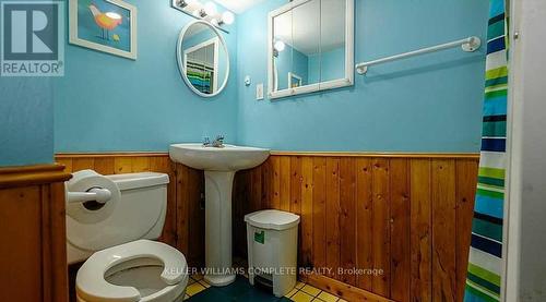 20 East 18Th Street, Hamilton, ON - Indoor Photo Showing Bathroom