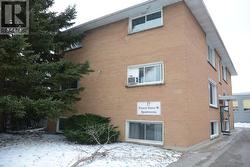 17 EMERY STREET W  London South (South E), ON N6J 1R3