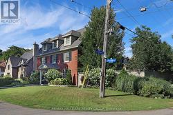 525 PICCADILLY AVENUE  Ottawa, ON K1Y 0H7