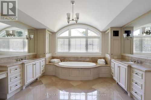 525 Piccadilly Avenue, Ottawa, ON - Indoor Photo Showing Bathroom