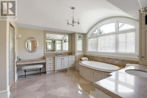 525 Piccadilly Avenue, Ottawa, ON - Indoor Photo Showing Bathroom