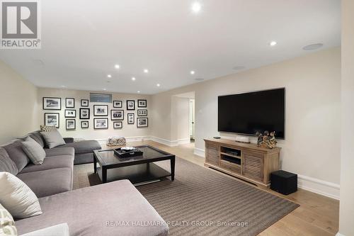 525 Piccadilly Avenue, Ottawa, ON - Indoor Photo Showing Living Room