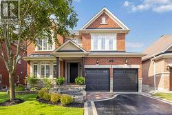 12 BRANTHAVEN COURT  Whitby, ON L1M 0B2