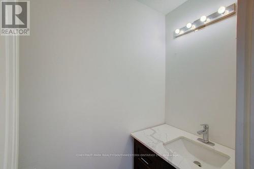 36 Fox Run, Barrie, ON - Indoor Photo Showing Bathroom