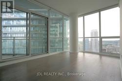 5006 - 45 CHARLES STREET E  Toronto, ON M4Y 1S2